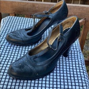 Kenneth Cole Tribeca black T-strap heels